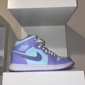 Jordan 1 mid purple pulse